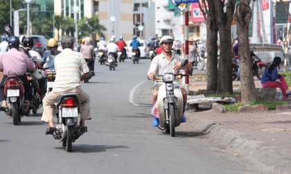 Mức phạt xe máy đi ngược chiều